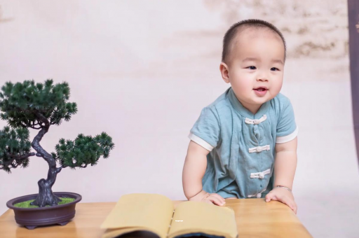 鹰潭宝宝爱吐奶是什么原因